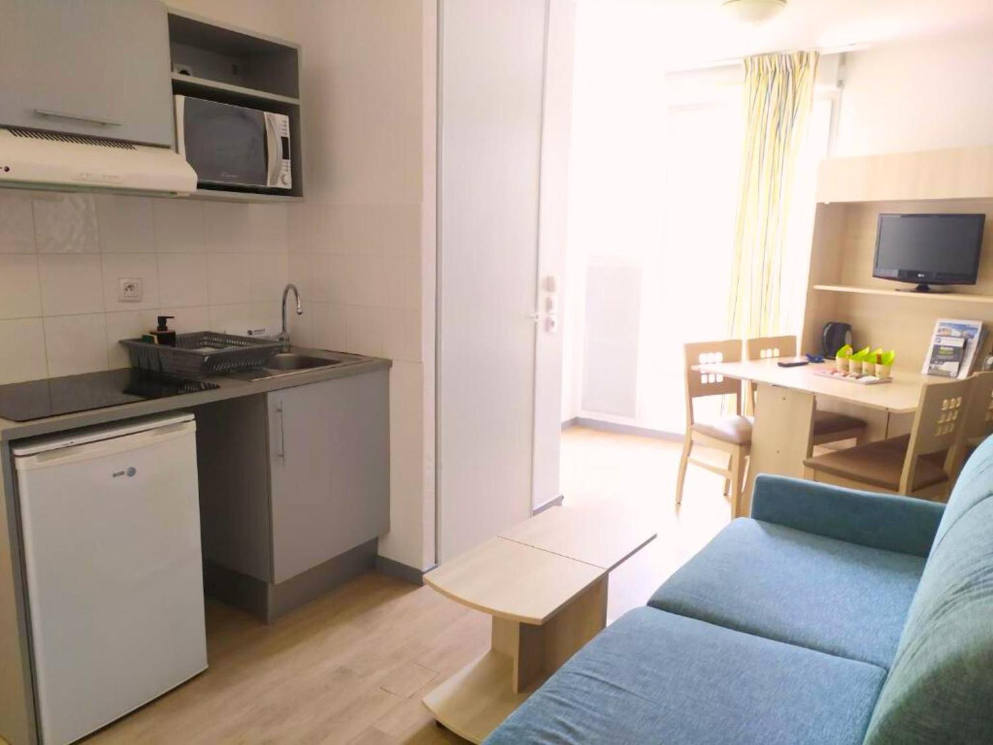 One-Bedroom Apartment &